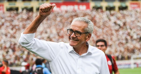 Portada: Gregorio Pérez, exentrenador de Universitario, se retira del fútbol: "Ya cumplí una etapa"