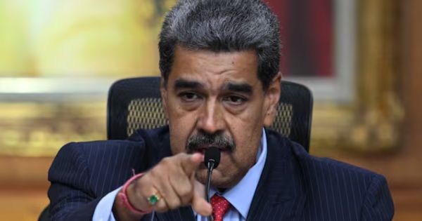 Portada: Venezuela: dictador Nicolás Maduro afirma que manifestantes fueron "entrenados" en Perú