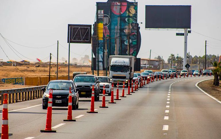 Ica: Policía libera 3 tramos de la Panamericana Sur que habían sido bloqueados por manifestantes