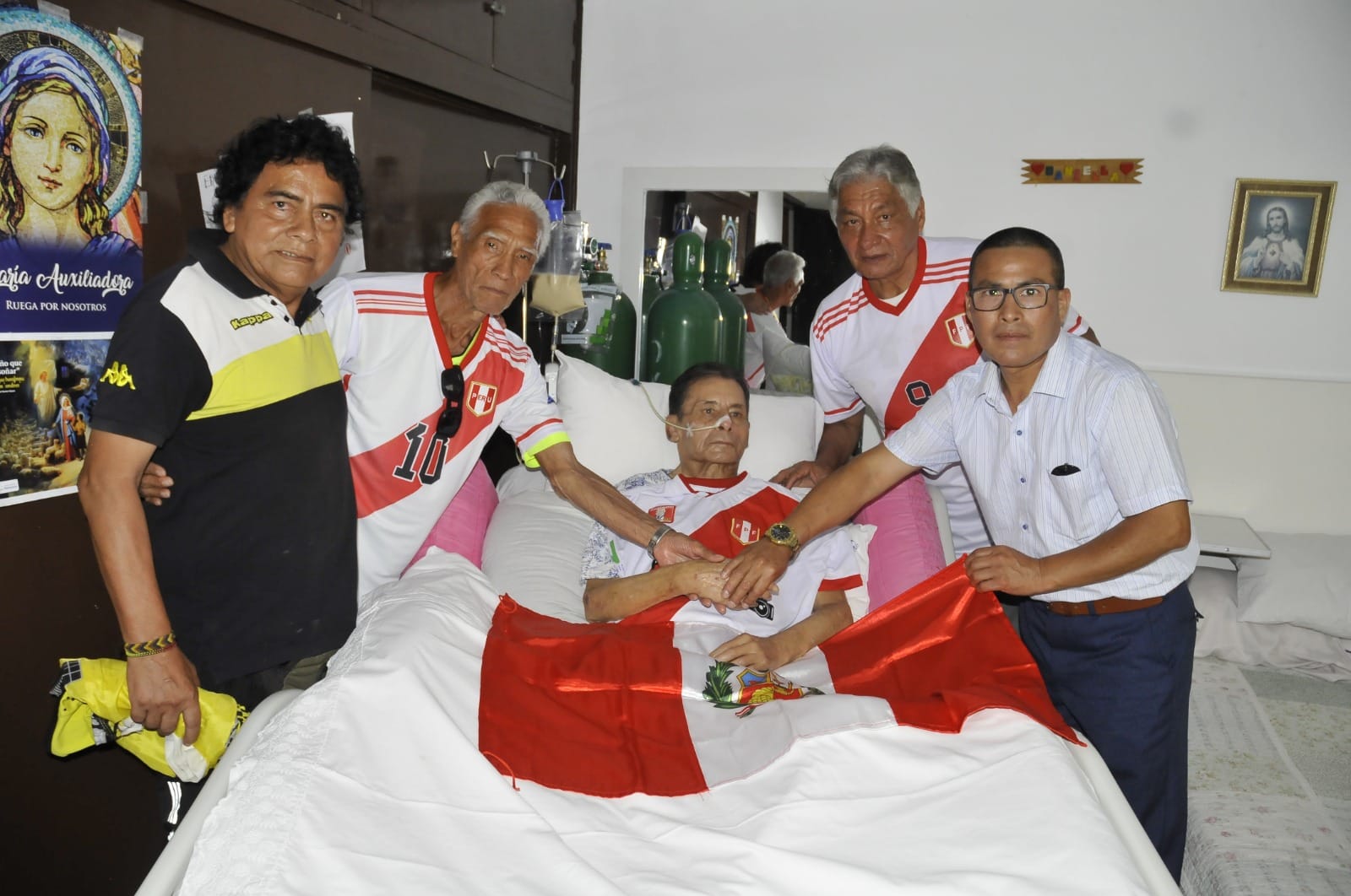 Familia de Roberto Chale gastó todos sus ahorros y pide ayuda para recuperación de leyenda del fútbol peruano