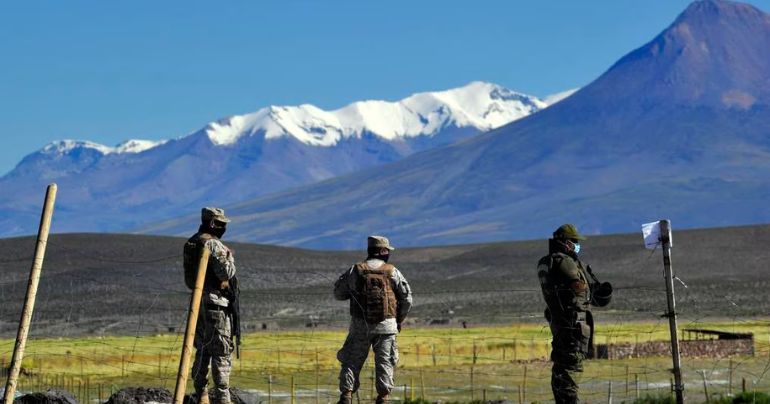 Chile moviliza militares para frenar inmigración en fronteras con Perú y Bolivia