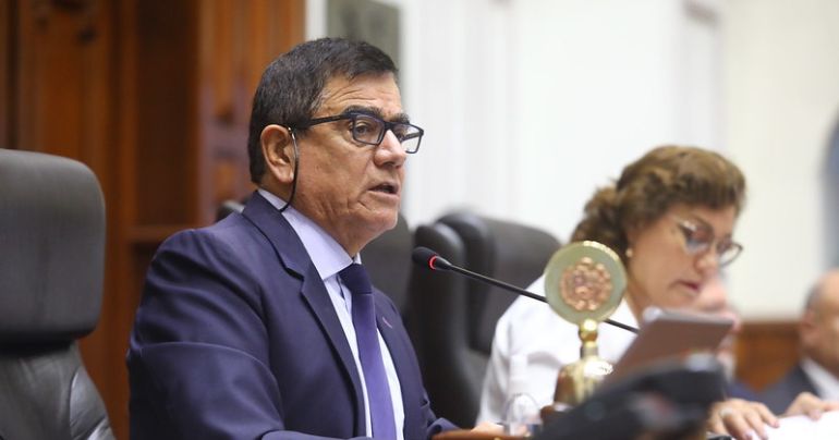 José Williams señala que cada congresista puede contar hasta con 7 trabajadores por despacho