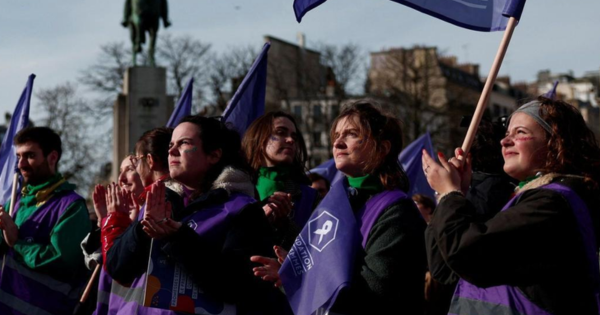 Francia hace del aborto un derecho constitucional