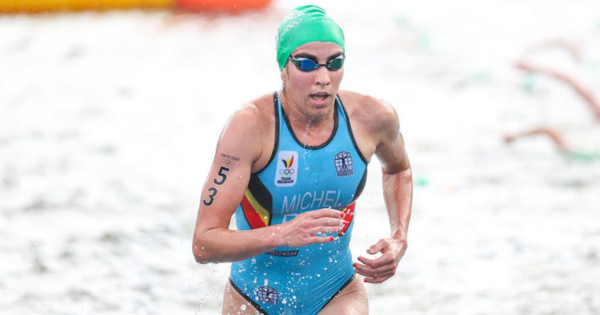 París 2024: triatleta Claire Michel es hospitalizada tras nadar en el río Sena durante los Juegos Olímpicos