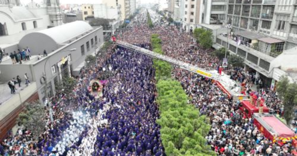 Señor de los Milagros: miles de fieles acompañaron primer recorrido del Cristo Moreno