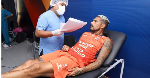 Portada: Paolo Guerrero pasó exámenes médicos en la UCV y se prepara para su debut oficial