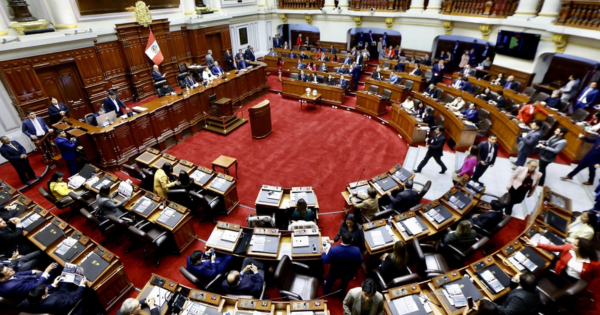 Portada: Pleno del Congreso aprueba, en primera votación, ley de prescripción de delitos de lesa humanidad