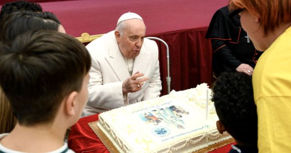 Portada: Papa Francisco celebró su cumpleaños 87 con una fiesta circense y rodeado de niños