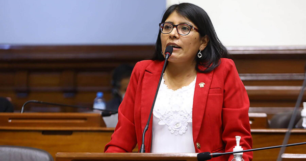 Portada: Perú Libre resuelve expulsar de la bancada a la congresista Margot Palacios