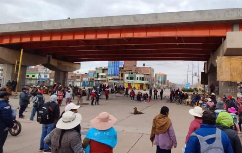 Juliaca: sujetos matan a un perro tras lanzarlo desde un puente durante paro