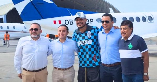 Paolo Guerrero viaja rumbo a Trujillo para unirse al Club César Vallejo