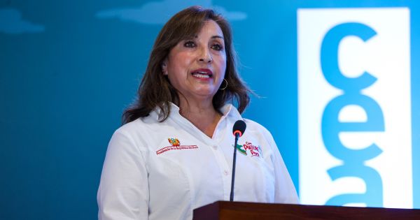 Portada: Dina Boluarte: Ejecutivo oficializa ley para que presidenta despache virtualmente desde el extranjero