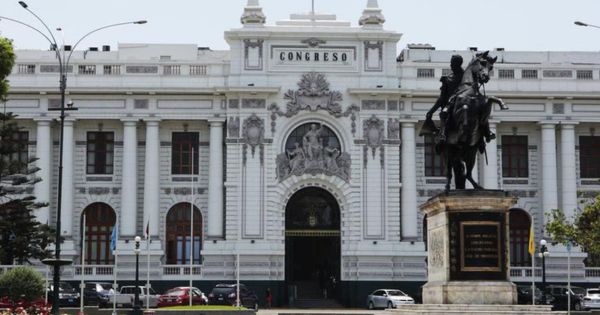 Portada: Congreso: en octubre se inicia debate por la devolución de 4 UIT de fondos de AFP