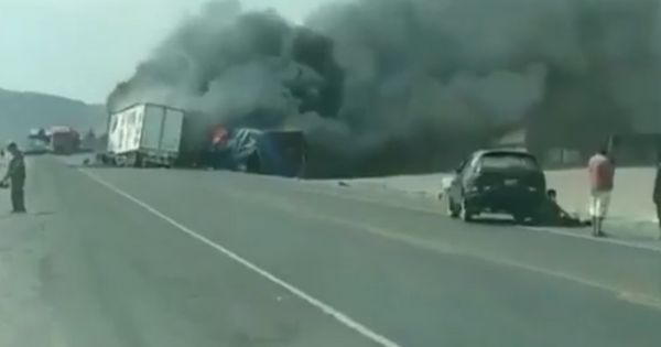 Ica: dos personas pierden la vida tras choque entre furgoneta y camión en Panamericana Sur