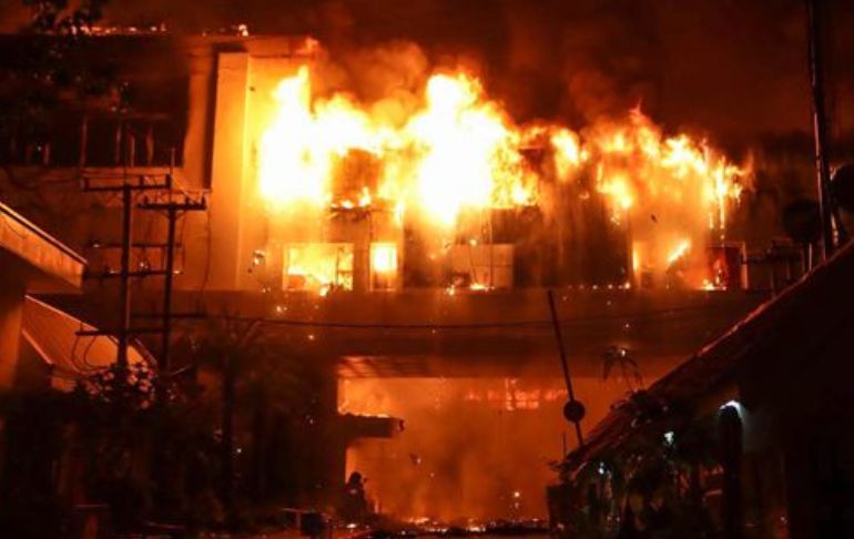 Portada: Camboya: incendio en casino deja al menos 30 muertos y 100 heridos