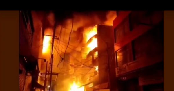 Trujillo: voraz incendio en galería comercial dejó cinco edificios destruidos