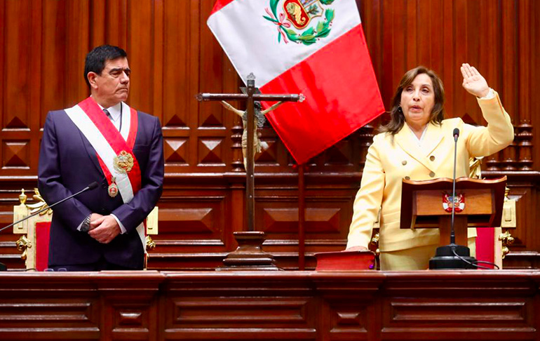 José Williams asegura que Dina Boluarte le ha manifestado que no está evaluando renunciar