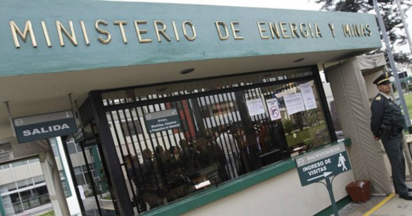 Portada: Rómulo Mucho: personal de Fiscalía llegó hasta la sede del Ministerio de Energía y Minas