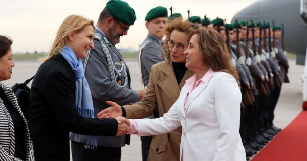 Dina Boluarte llegó a Berlín para reunirse con el presidente de Alemania