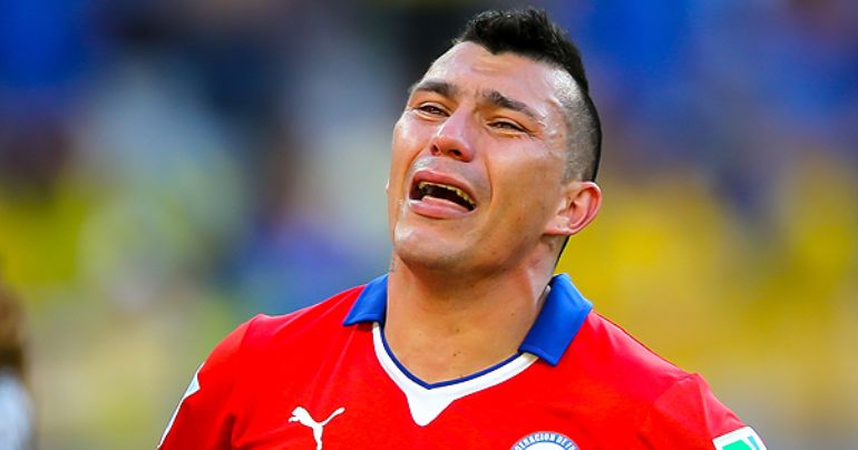 Portada: Gary Medel realizó un pedido por el delicado estado de salud de su mamá: "Necesitamos 36 donadores de sangre"