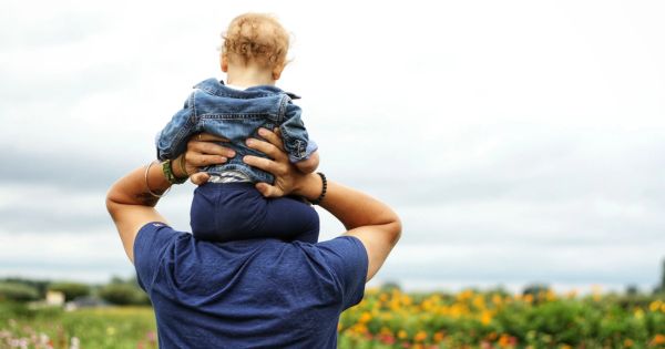 Portada: Congreso aprueba dictamen que permite a padres registrar a sus hijos con sus apellidos y sin consignar a la madre