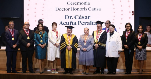 Portada: César Acuña: tras ser encarado en avión, gobernador recibió 'Doctor Honoris Causa' en universidad de su exesposa