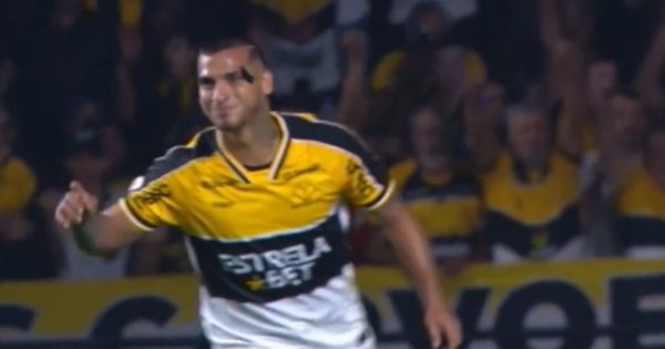 Miguel Trauco anotó un golazo de volea a favor de Criciúma contra Fortaleza por el Brasileirao