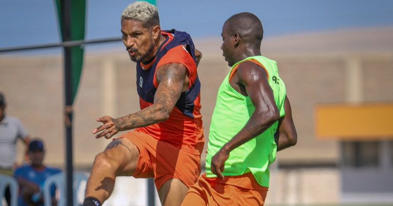 Paolo Guerrero anotó su primer gol con la UCV: así definió el 'Depredador'