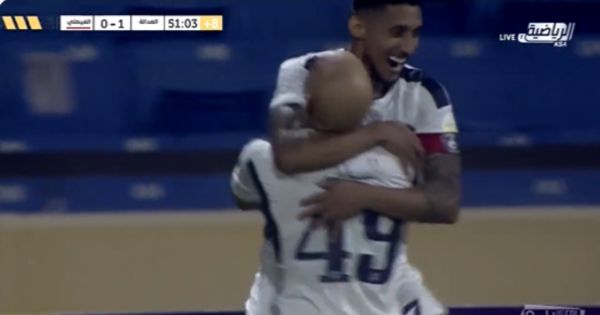 Portada: ¡Anotó un golazo! Christofer Gonzales realizó una espléndida definición en el triunfo de Al-Adalah (VIDEO)