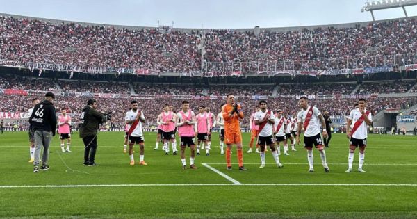 El duelo entre River Plate vs. Defensa y Justicia fue suspendido porque un hincha murió tras caer de la tribuna