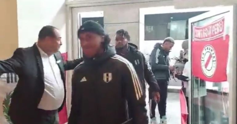 Portada: ¡Incondicional! Selección peruana llegó a Frankfurt y tuvo un gran recibimiento de los hinchas