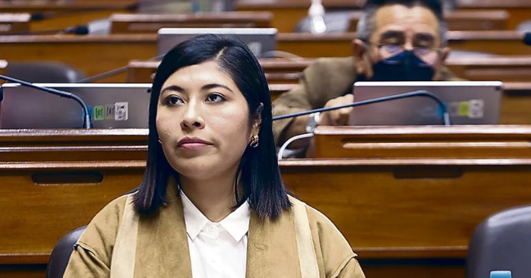 Portada: Ministro del Interior: Betssy Chávez prescindió de su seguridad personal del Estado