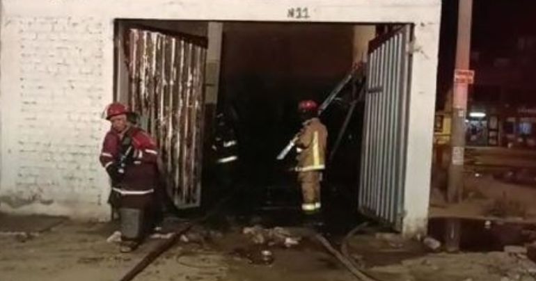San Martín de Porres: incendio destruye un almacén de madera