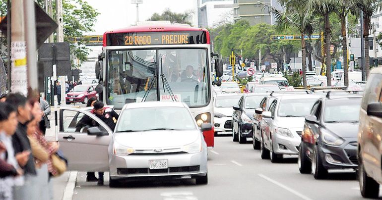 Portada: ATU: aplicarán fotopapeletas a taxi colectivos que invadan ruta de los corredores