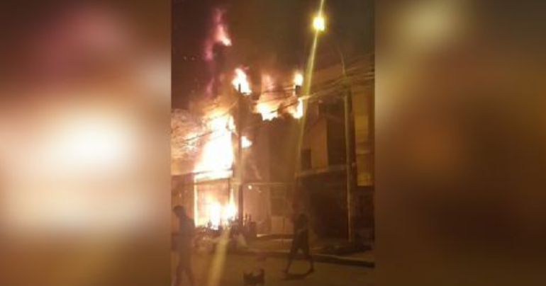 Portada: San Juan de Lurigancho: hombre muere en incendio de un almacén clandestino de combustible