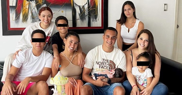 Portada: Melissa Klug confirma que no se ha separado de Jesús Barco publicando una foto: "Mi pequeña familia"