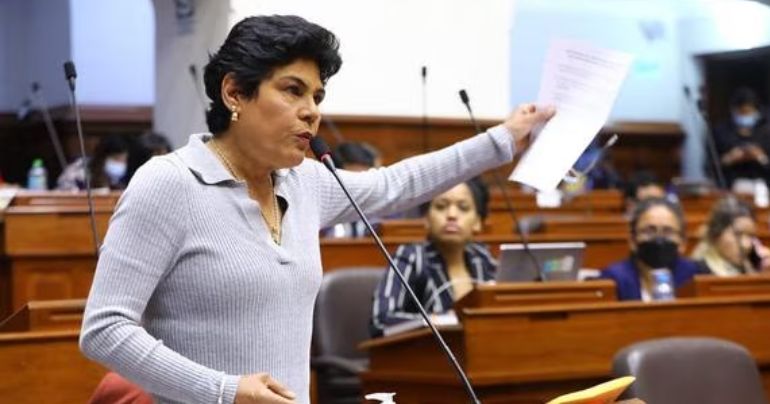 Norma Yarrow pide informe a gerente del Metro de Lima por suspensión de operaciones de la Línea 1