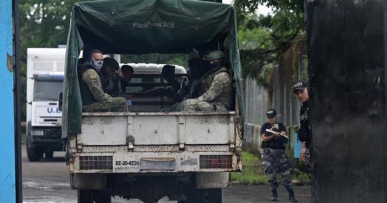 Hallan a seis presos colgados en una cárcel ecuatoriana