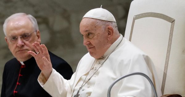 Portada: El Vaticano aprueba la bendición de parejas homosexuales sin considerarlas matrimonio