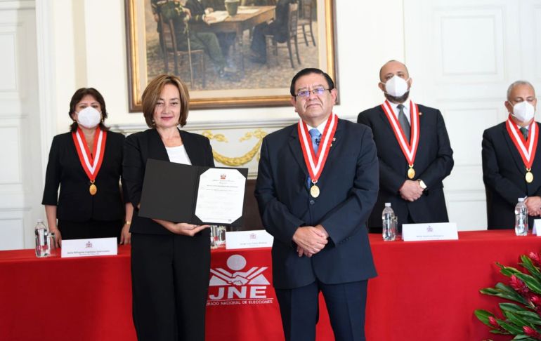 Nelcy Heidinger recibió credenciales de congresista en reemplazo del desaforado Freddy Díaz