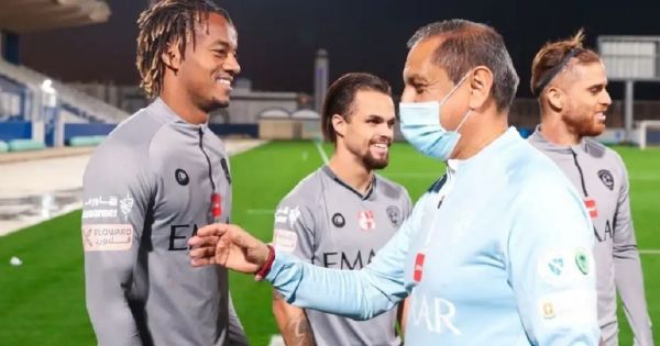 André Carrillo le dedicó un emotivo mensaje al técnico Ramón Díaz, que no seguirá en el Al-Hilal