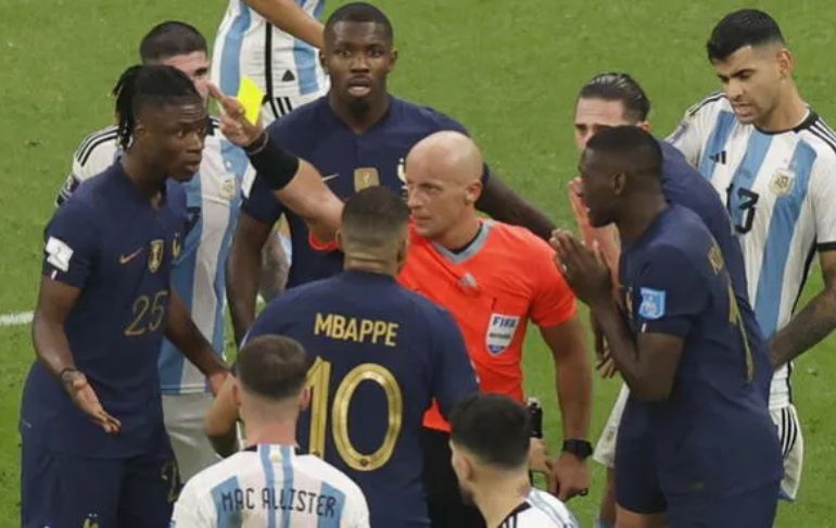 Portada: Esto respondió el árbitro que dirigió la final del Mundial tras las quejas de Francia por el gol de Lionel Messi
