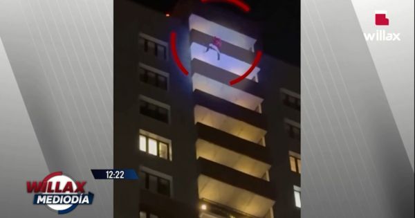 Rusia: Papa Noel muere frente a niños tras caer del piso 24 de un edificio