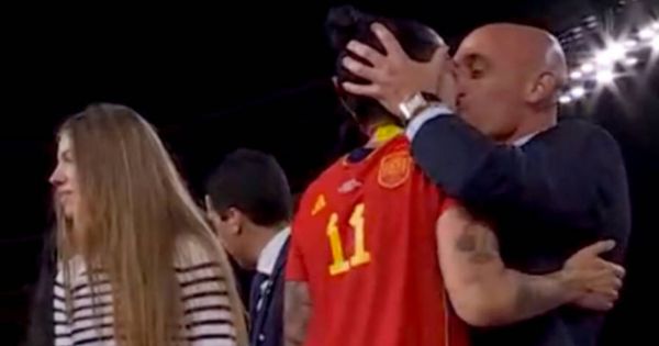 Portada: Jennifer Hermoso rompió su silencio tras el beso que le dio el presidente de la Federación Española tras ganar el Mundial Femenino