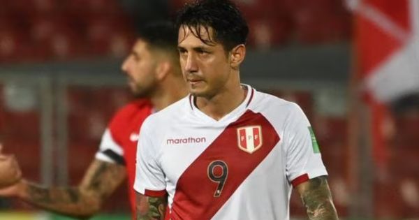 Gianluca Lapadula fue sometido a una operación en el tobillo y peligra su presencia en el debut de Perú en Eliminatorias