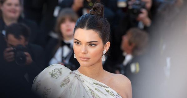 Portada: Kendall Jenner dice sentirse "fuera de lugar" en la familia Kardashian