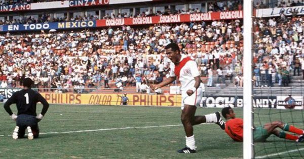 Teófilo Cubillas hoy cumple 75 años y el mundo saluda al goleador peruano en los mundiales