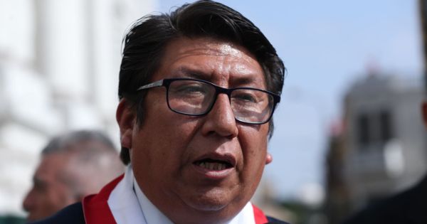 Portada: Waldemar Cerrón aclara posición de Perú Libre sobre caso Rolex: "Es una cortina de humo"