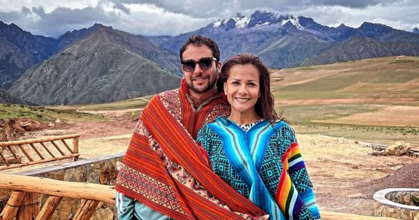 Portada: Pareja de Mónica Sánchez la defiende tras críticas por diferencia de edad: "No soy su colágeno"