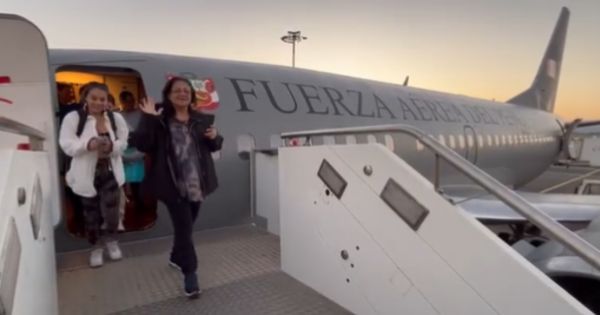 Portada: ¡Sanos y salvos! 42 peruanos evacuados de Israel en avión presidencial ya se encuentra en Roma